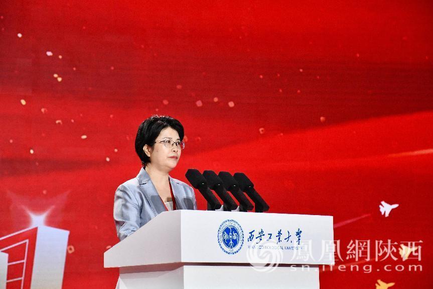“时代楷模”、中共十九大代表单杏花校友