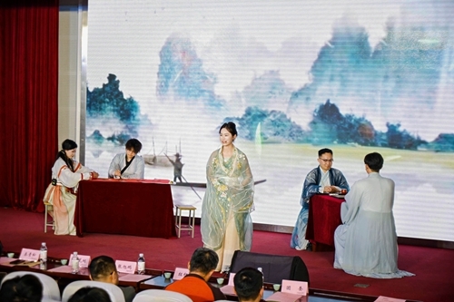 商学院学生表演经典诵读《赤壁赋》