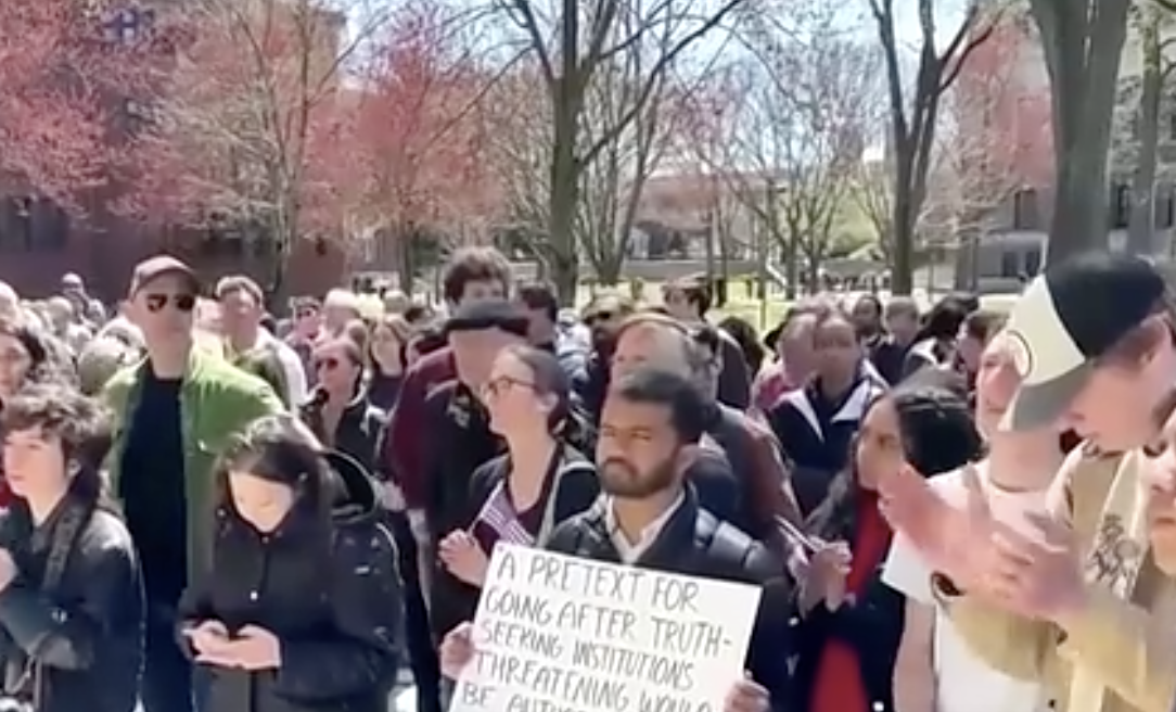 哈佛起诉特朗普政府 百所高校反政治干预