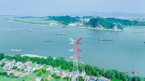 封航結(jié)束后線路跨江段航拍。彭聲彬攝