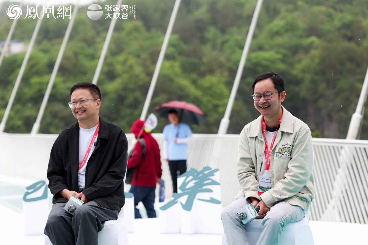 AI将诗拉到近处，但远方要自己抵达