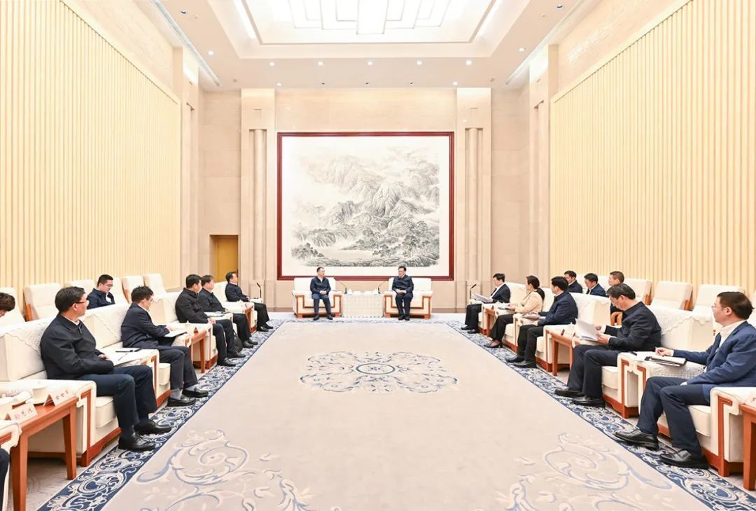 4月30日上午,市委书记袁家军,市委副书记、市长胡衡华会见国家能源集团党组书记、董事长邹磊一行。刘力 摄