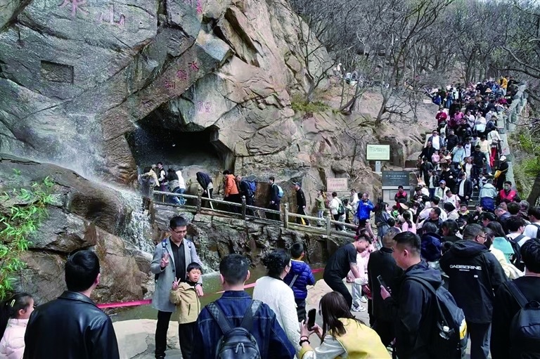 高铁游、自驾游催热港城假日旅游