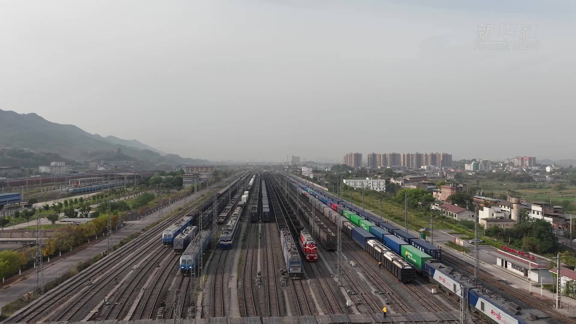 守护中欧班列的青年“车辆医生”班组