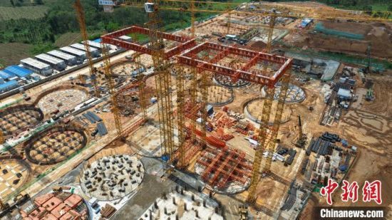 5月1日，航拍海南省级粮食储备库项目建设现场。(中建三局 供图)