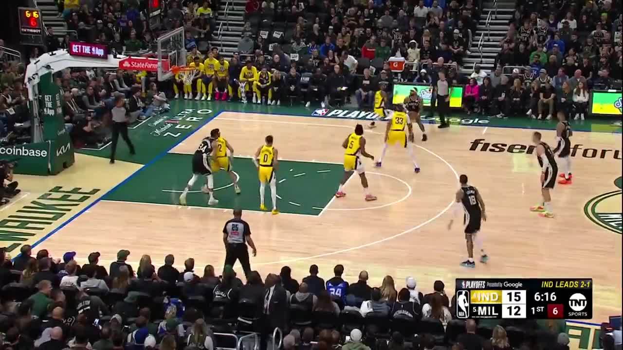 愿无大碍，利拉德无对抗受伤倒地，疑似右跟腱受伤