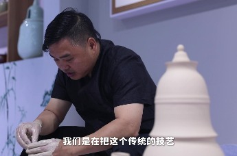 全国陶瓷行业职业技能竞赛脱颖而出的优秀工匠、国家级技能大师工作室领办人占绍林：让更多人了解到生活美学，需要技能的创新和突破