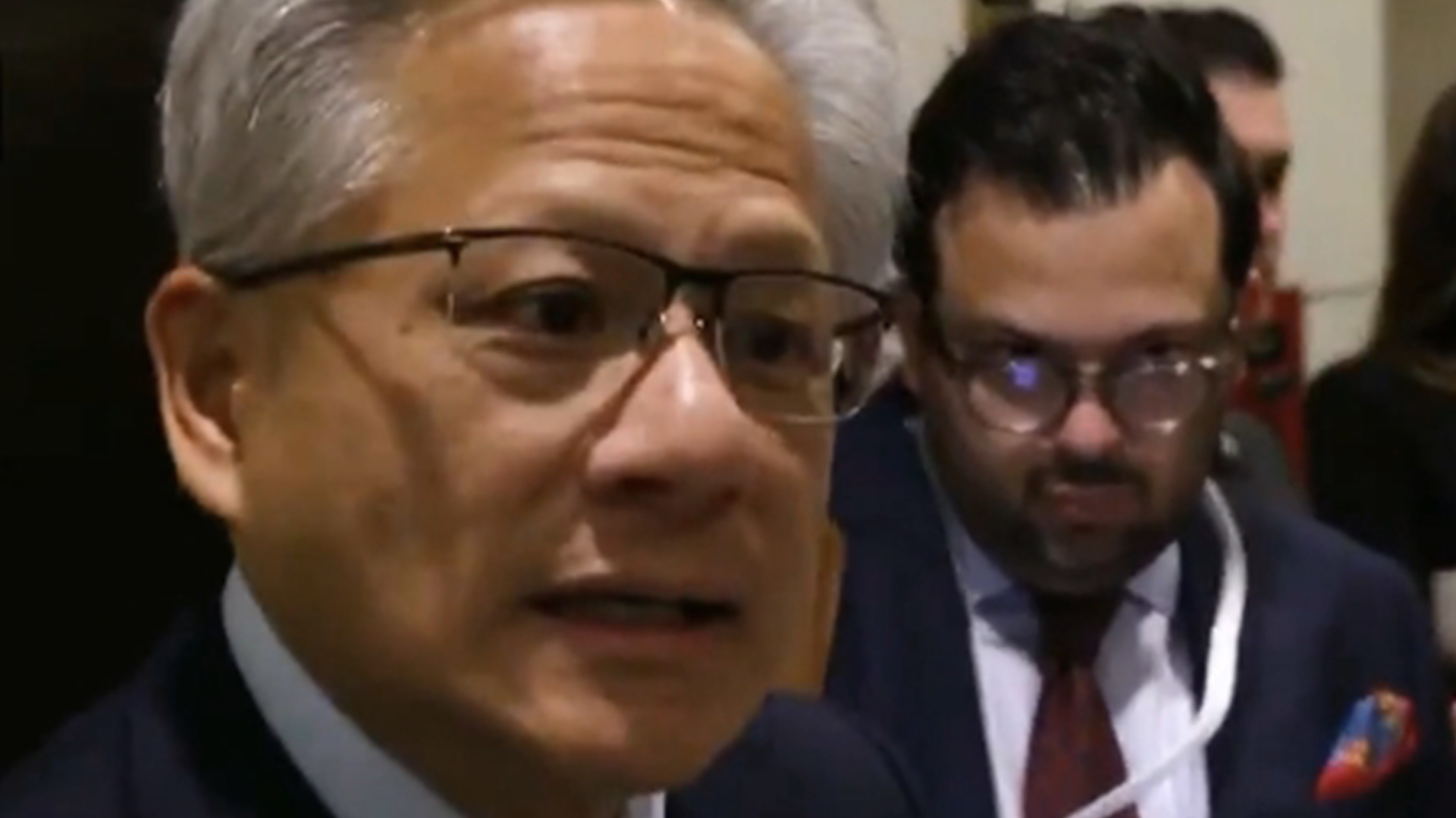 英伟达CEO黄仁勋：中国AI并不落后，华为是最强大科技公司之一