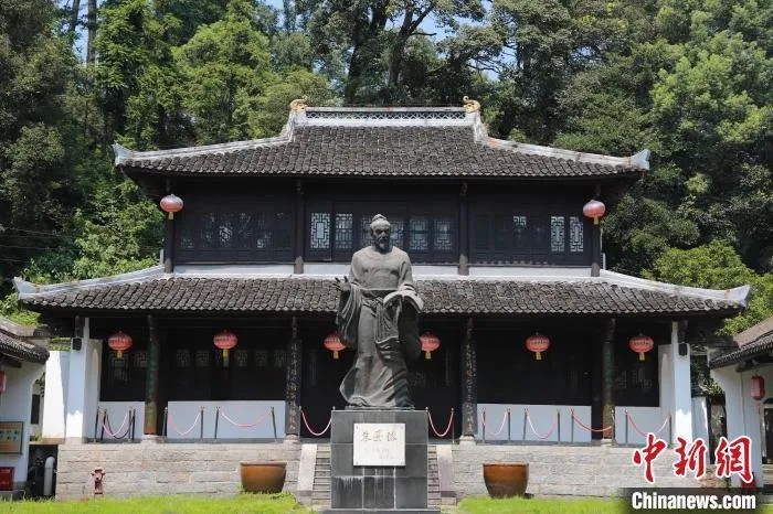白鹿洞書院內的朱熹像。(資料圖) 韓俊烜 攝