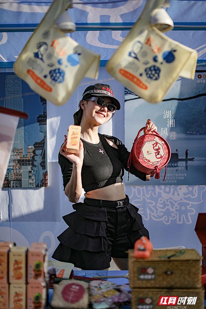 “唤茶”长沙小吃。