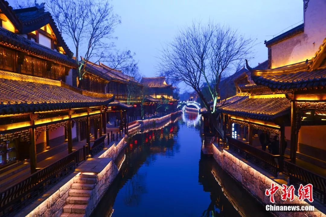 台儿庄古城夜景。孔闯 摄