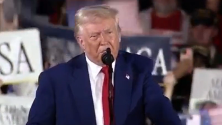 特朗普执政百日花式“邀功”，民调暴跌但心情不错？