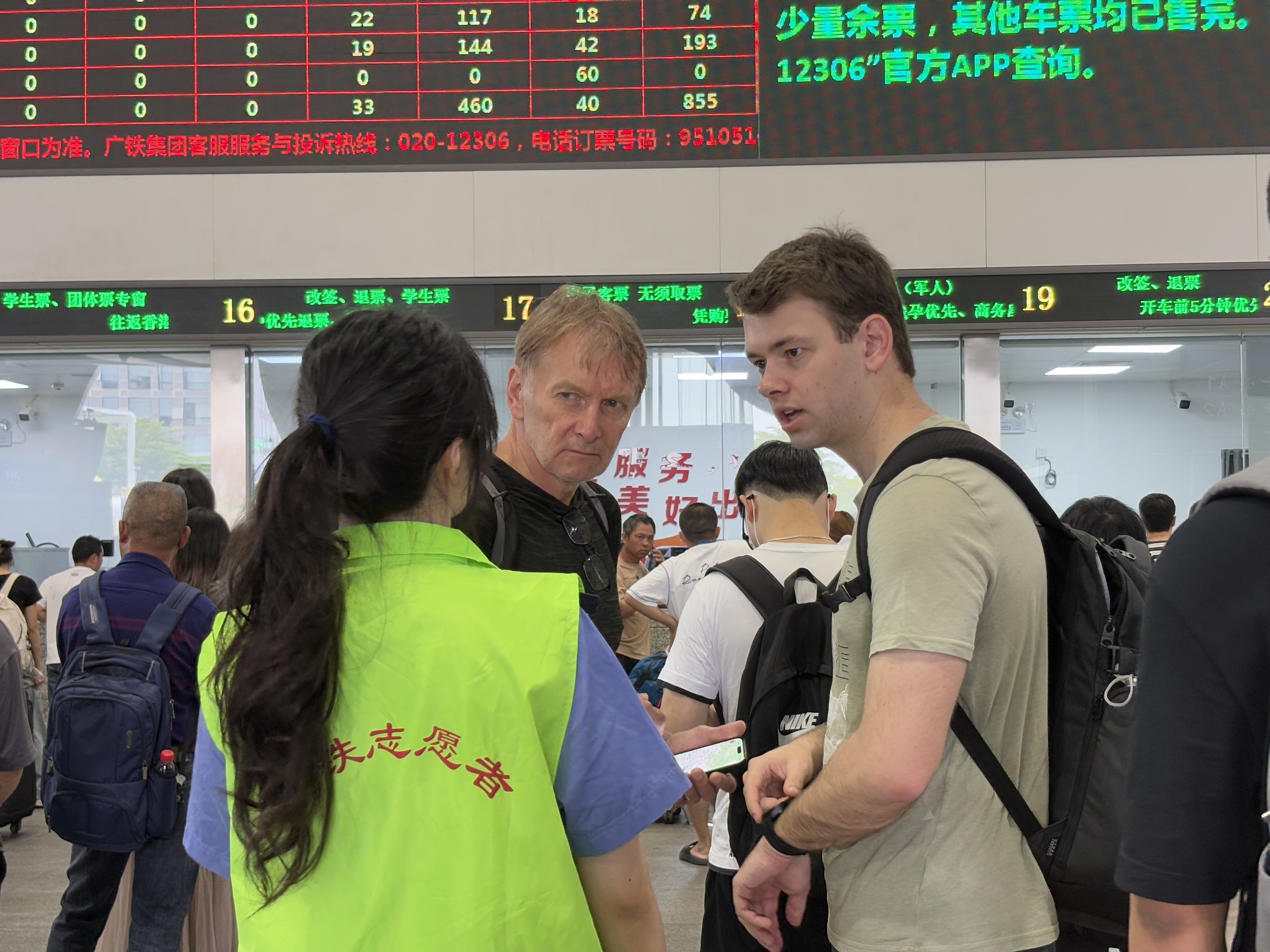 超40万人次，深圳铁路预计  今天迎“五一”假期客流高峰