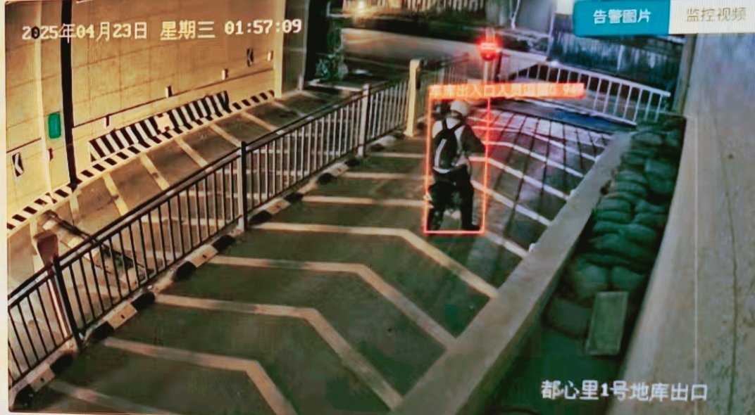 宁波万科传奇里-车库出入口人员逗留