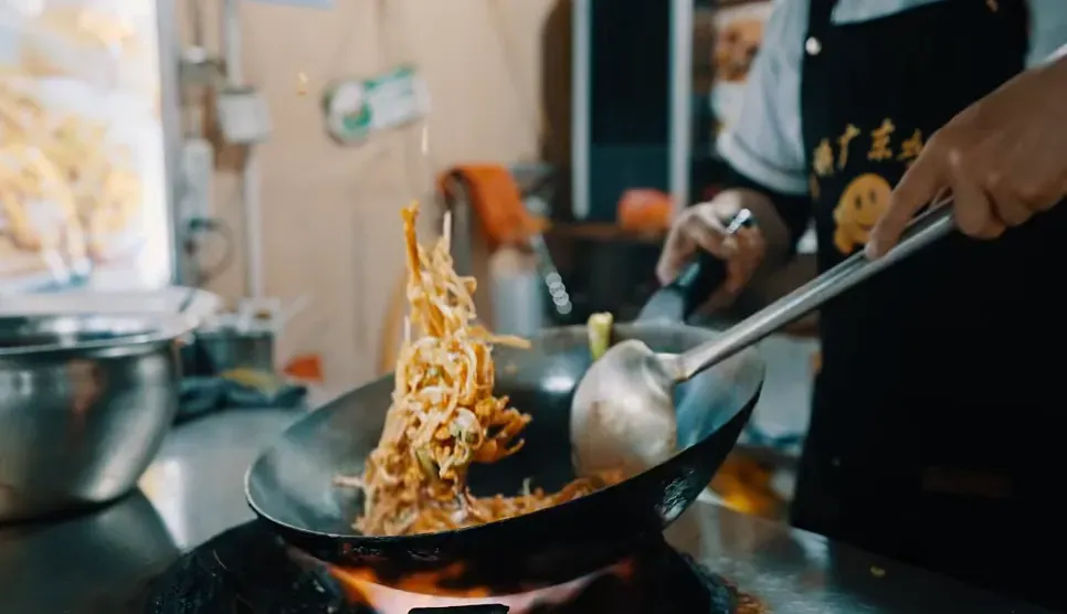 王宏涛　任伟　摄