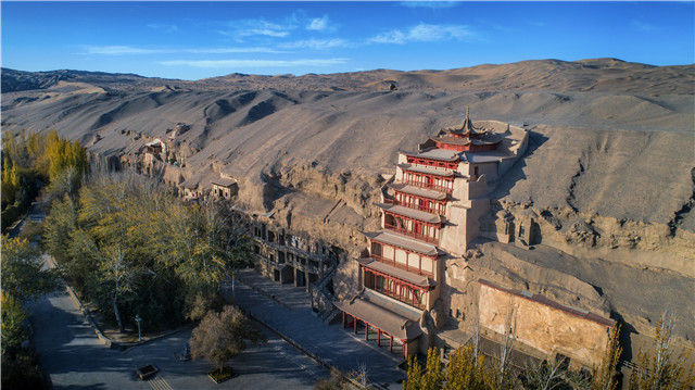 余生吉《莫高窟九层楼》