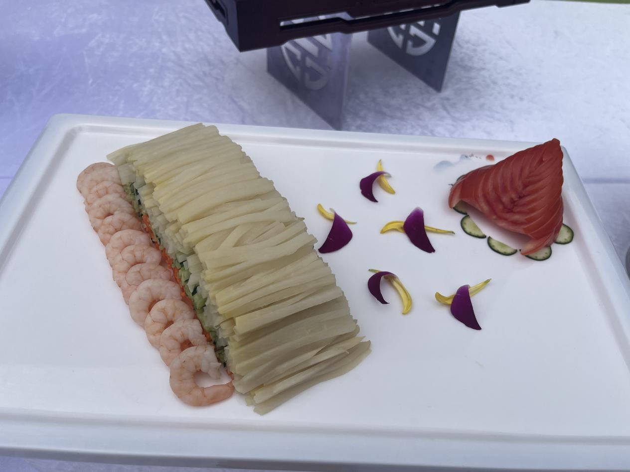 图为：林岳吊丝丹笋制作的美食。