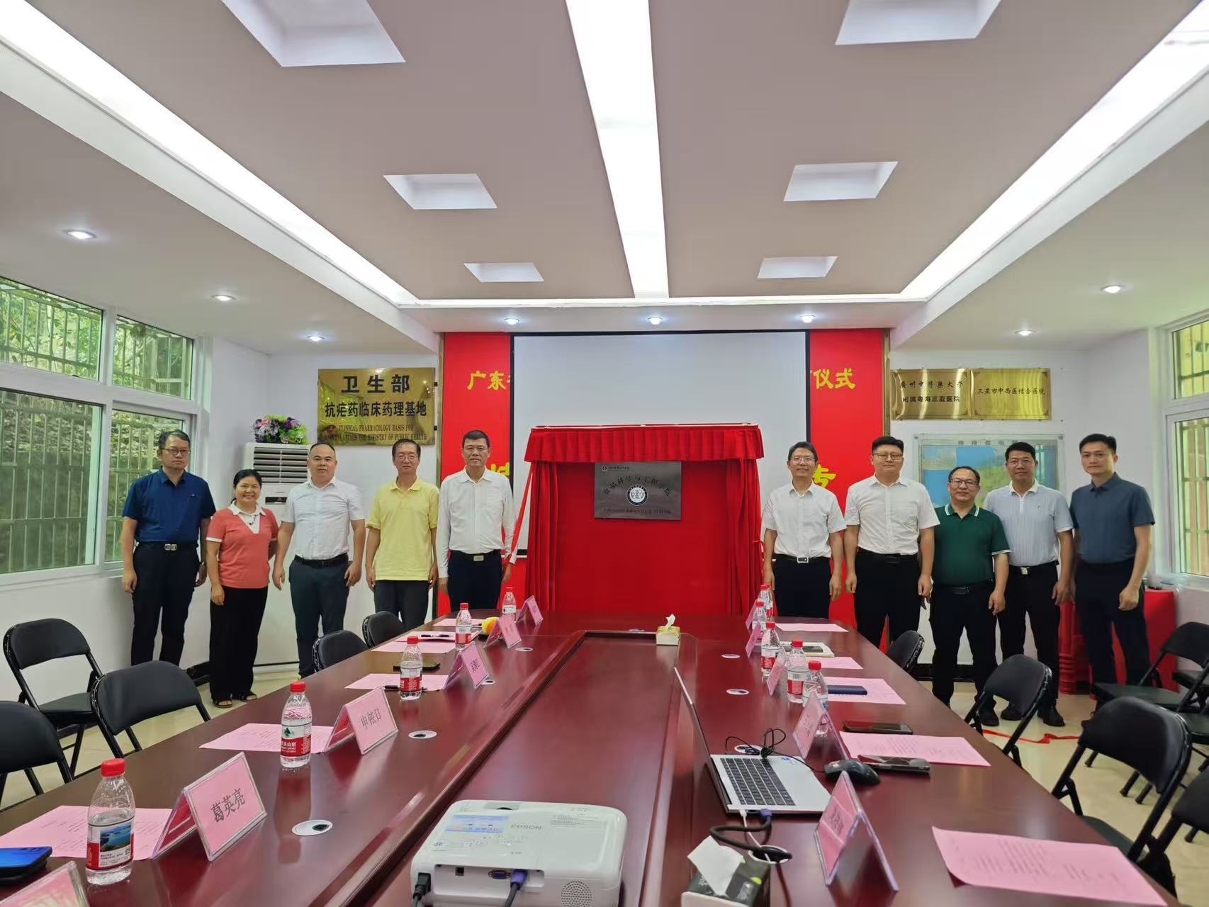 深化医教协同！海南热带海洋学院与广州中医药大学附属粤海三亚医院（三亚市中西医结合医院）共建生物与医药专业硕士学位点实习实践基地