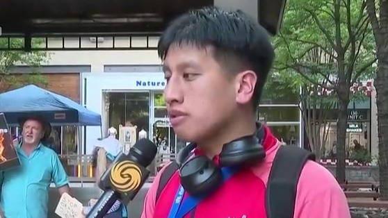 华府周边爆发反特朗普马斯克抗议，华人也加入