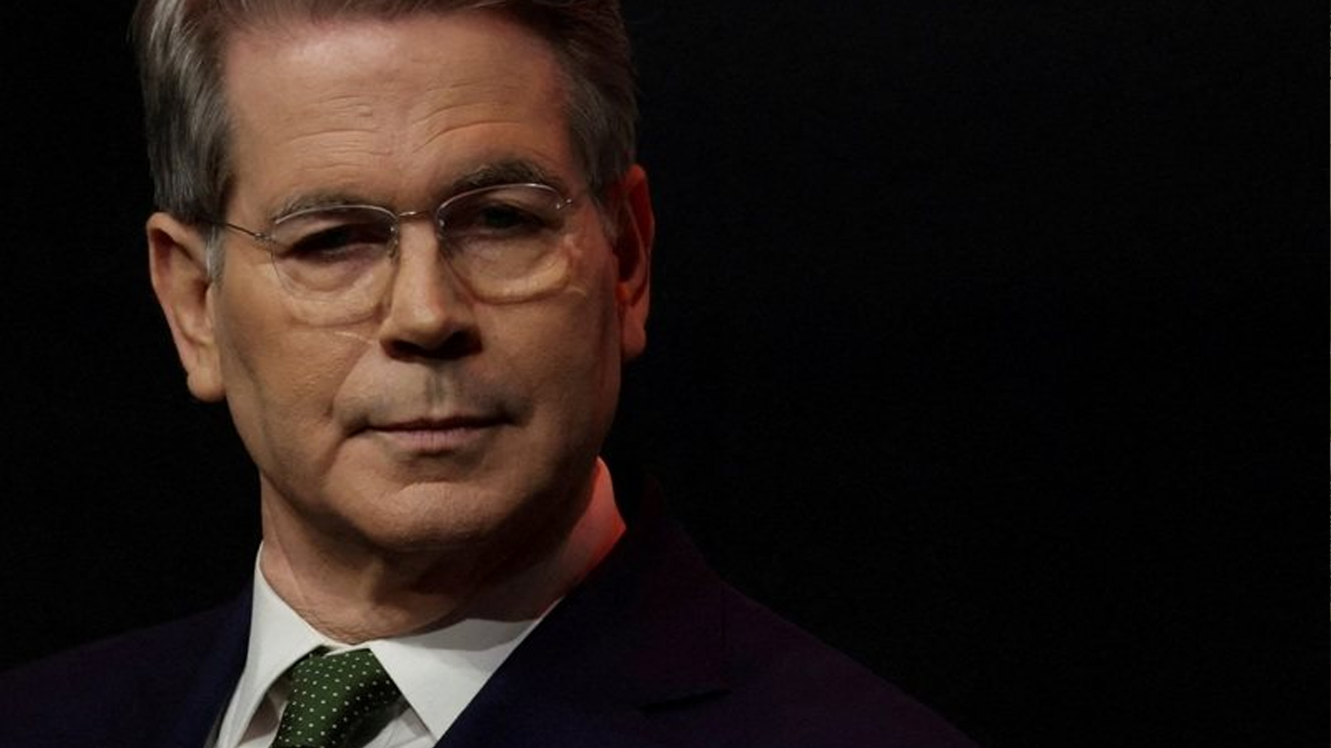 美国财长施压中方 要求率先缓解关税战