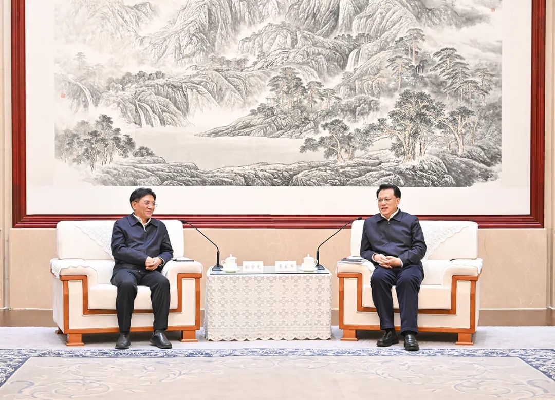 4月27日下午，市委书记袁家军会见生态环境部党组书记、副部长孙金龙。刘力 摄