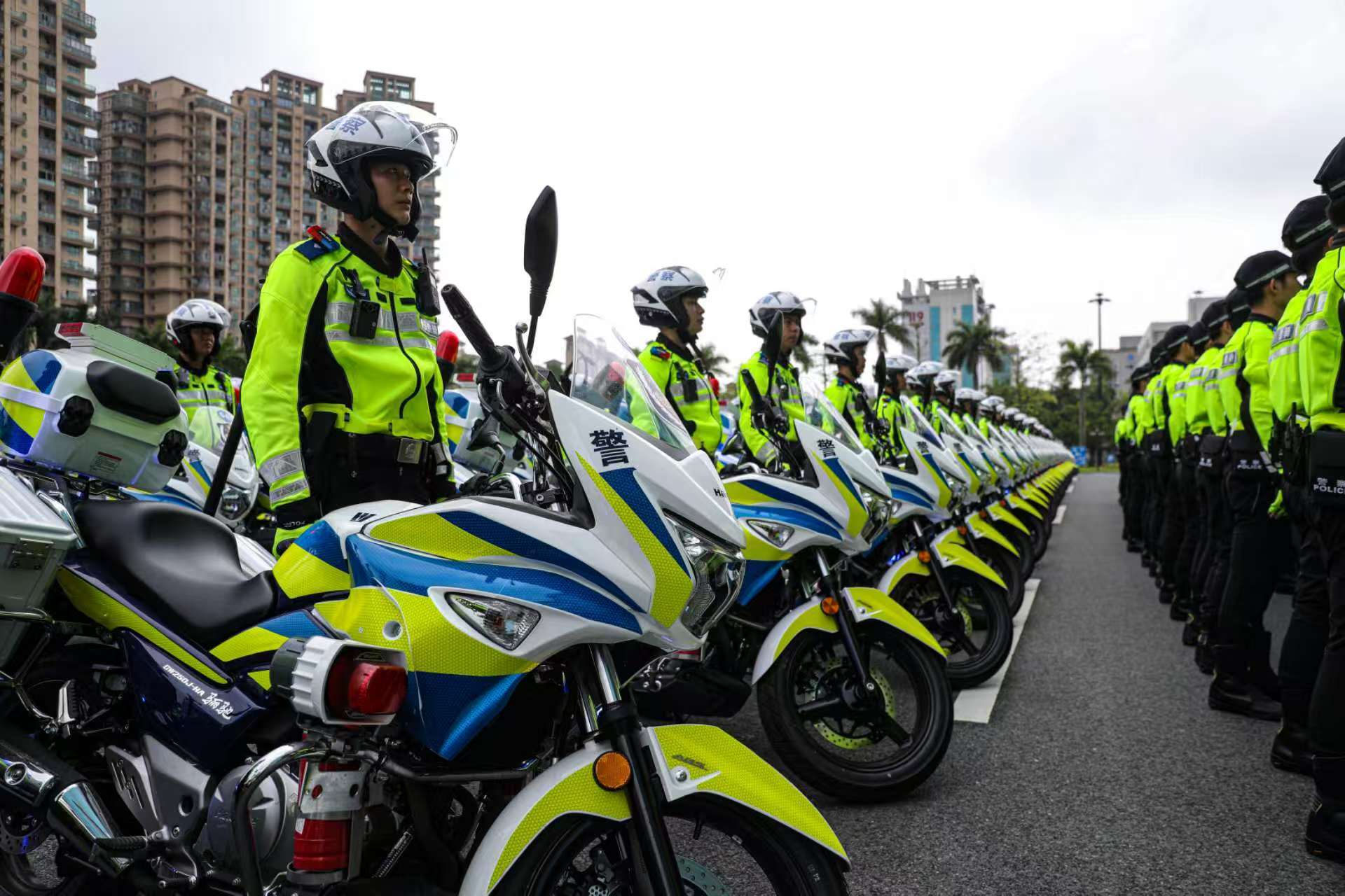 快速反应+应急处突+便民服务 珠海平安铁骑队正式启航