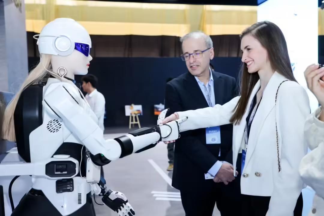 奇瑞墨甲机器人全球批量交付