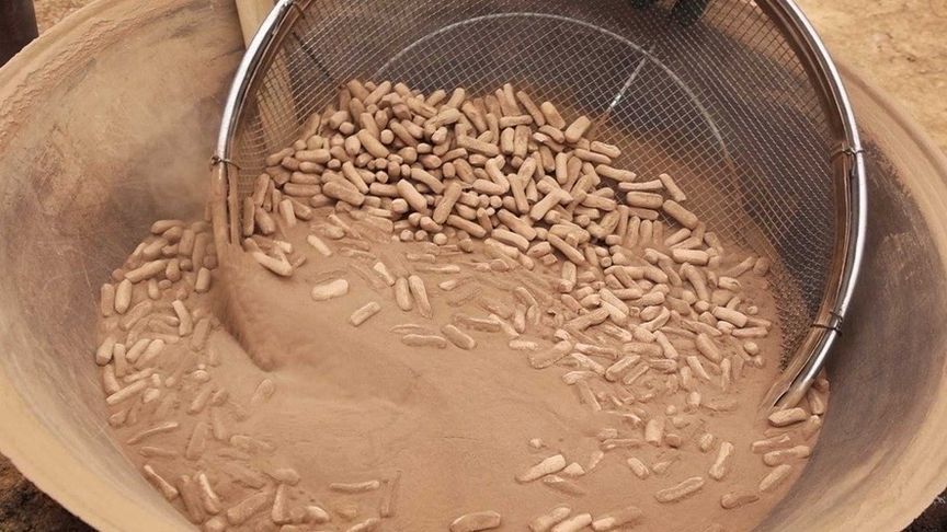 山西人号吃土，一天吃掉600斤，称比面粉还干净，外地土不能吃