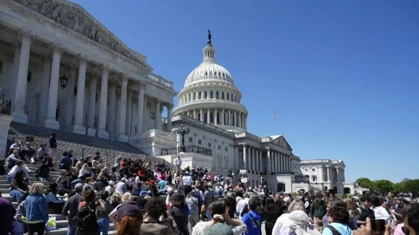 美民主党高层：特朗普政府混乱、残忍且腐败，过去一百天如同地狱