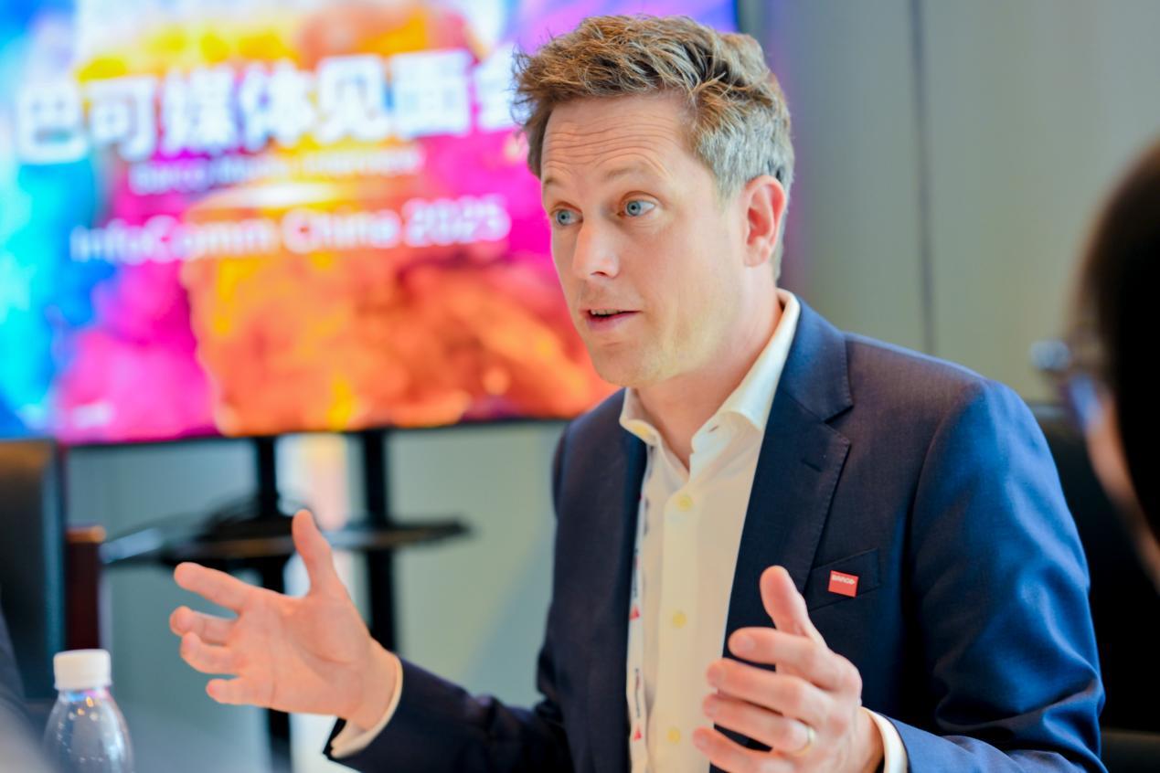 降维打击传统会议室?巴可可立享无线会议屏亮相背后的战略雄心