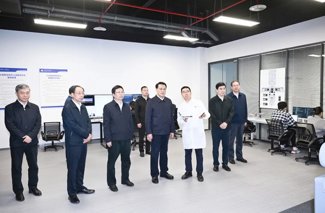 4月27日上午，市委书记袁家军，市委副书记、市长胡衡华调研嘉陵江实验室。苏思 摄