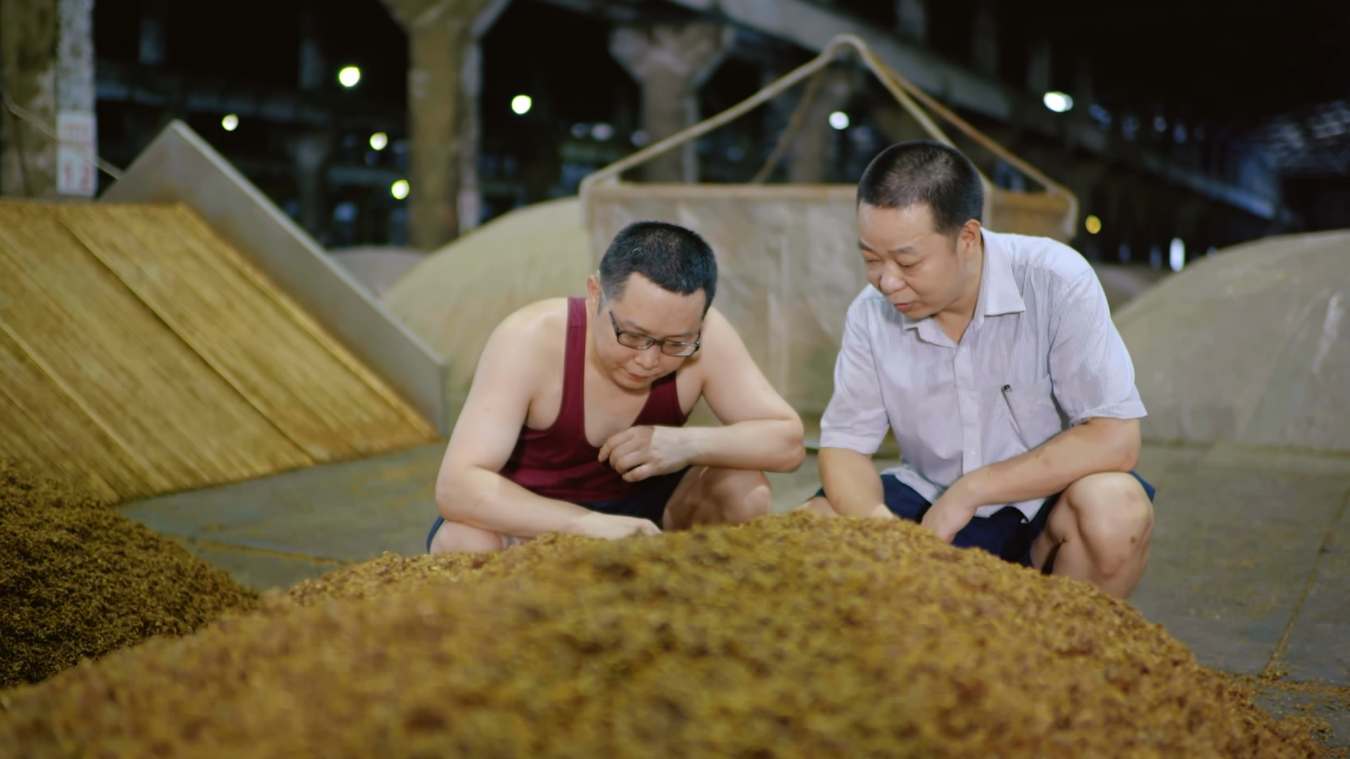 匠心酿岁月：五粮液窖池里的时光哲学