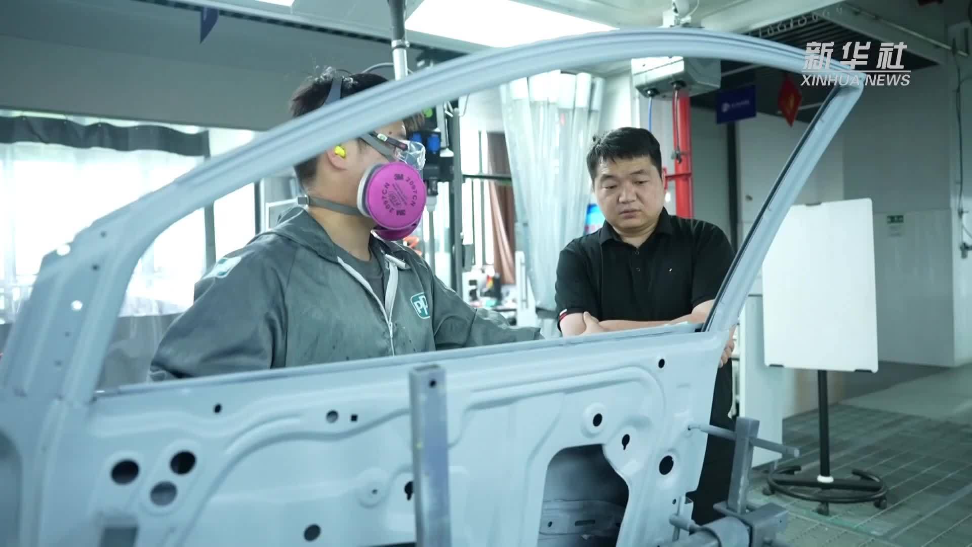 杨金龙：从“奖台”到讲台 工匠精神薪火传