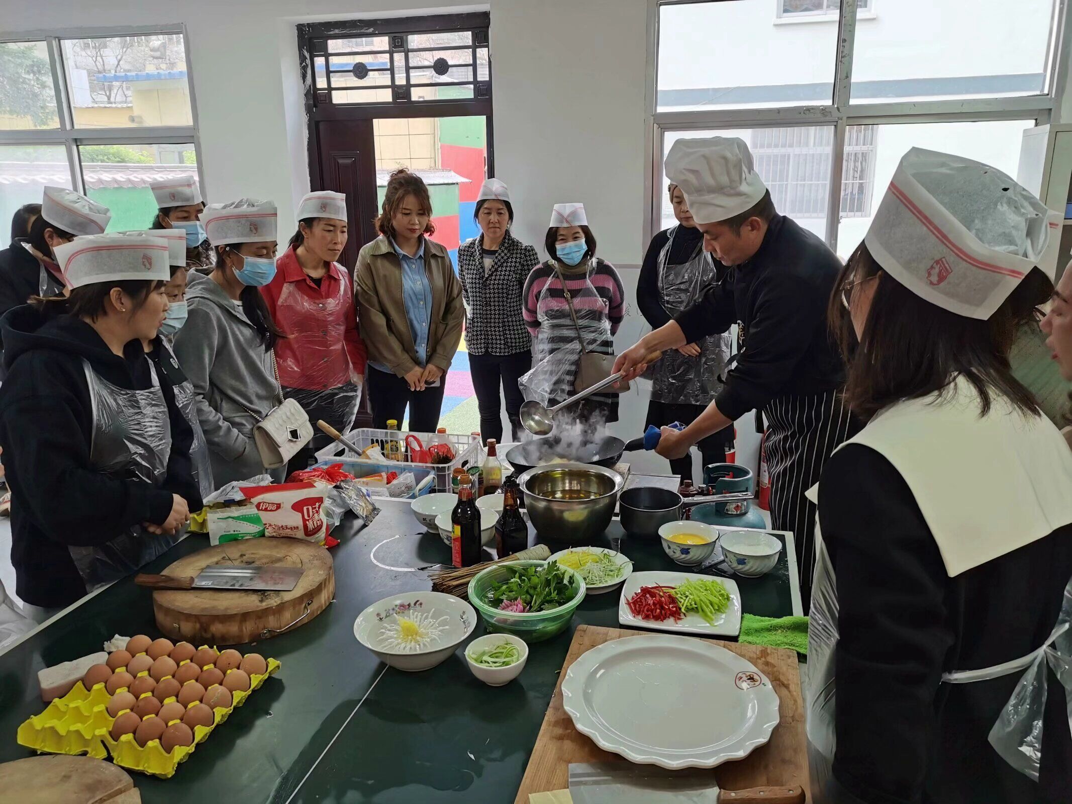 华亭构建多彩“心”家园　居民家门口乐享便民服务