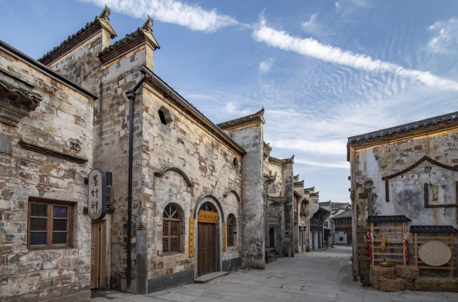 弦高古城·西湖荡街区“五一”试营业 婺源旅游再添“新名片”