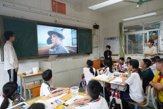 央美师生走进江门校园 勾勒侨乡“百千万工程”新色彩