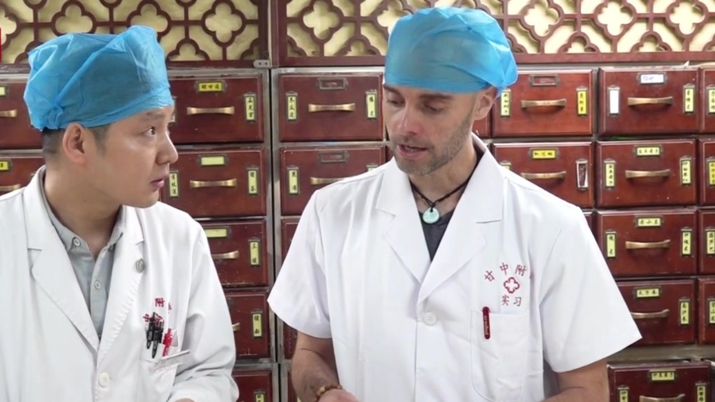 捷克“中国通”爱上望闻问切　立志成为洋中医