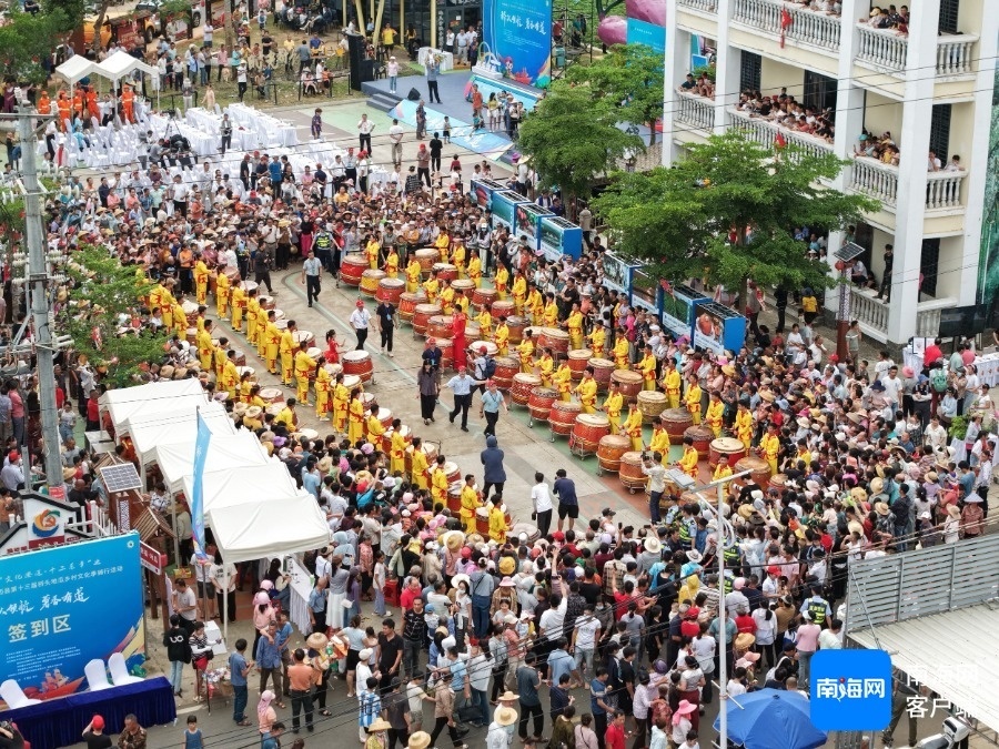 2025年“文化澄迈·十二乐章”之大地流彩·澄迈县第十三届桥头地瓜乡村文化季活动现场。记者 李昊 摄