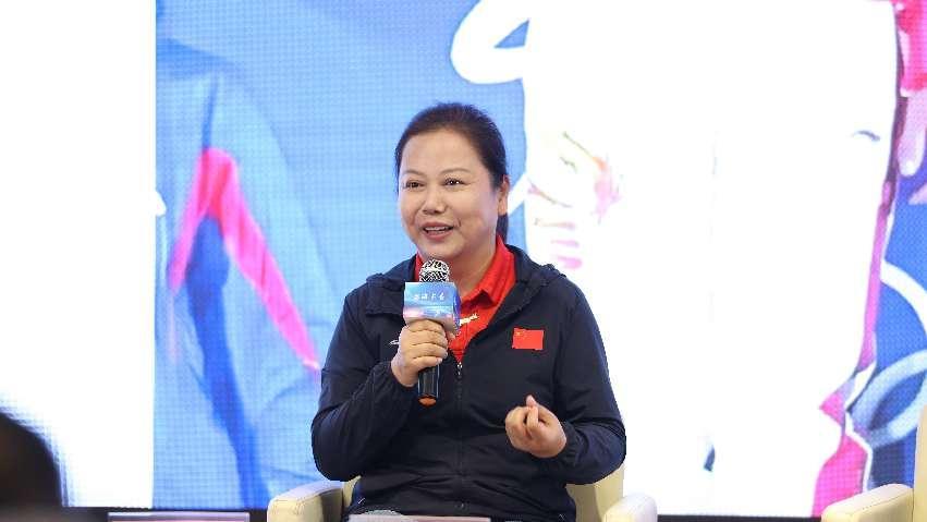 奥运射击冠军陶璐娜在对谈现场发言