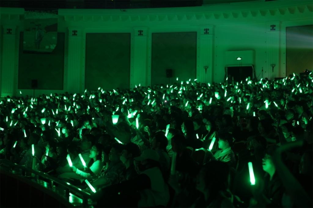 首映嗨唱会现场