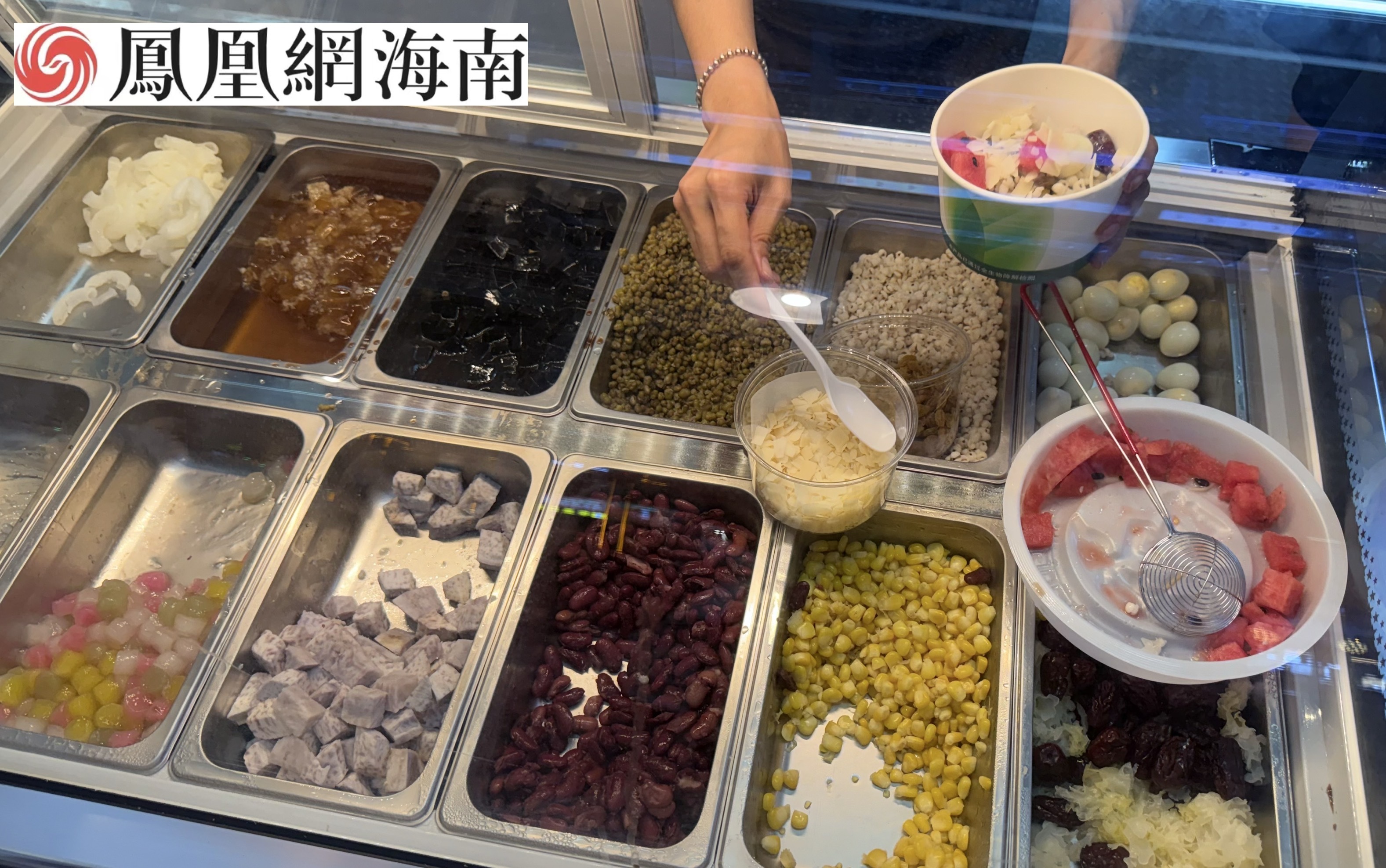 海口龙华区龙泉夜市小吃美食荟萃 打造夜间消费新地标