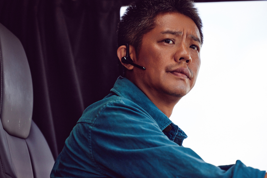 曾毅饰卡车司机赵天涯