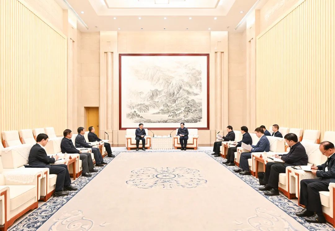4月27日下午，市委书记袁家军，市委副书记、市长胡衡华会见生态环境部党组书记、副部长孙金龙一行。刘力 摄