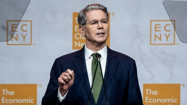 美国财长一边暗示“大交易”，一边称“把中国放一边”