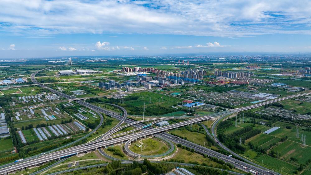 伴随济南新旧动能转换起步区建设发展，黄河北岸一座现代化新城区正加快崛起。（受访者供图）