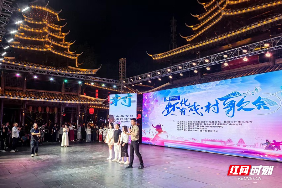 “五一”期间,芷江文旅举办以“和平芷江·共迎盛会”为主题的系列活动,开展“选节目、选选手、选产品”的“三选”活动,打好“和平牌”、凸显“国际范”、展现“民族风”。