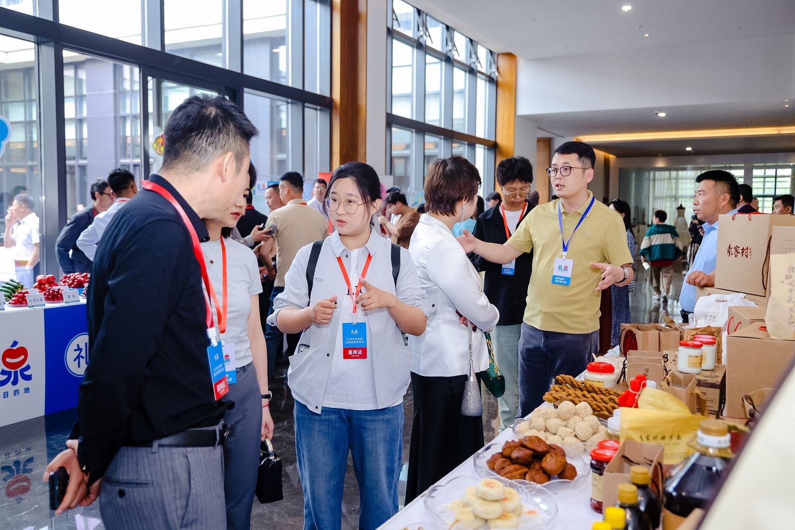 与会嘉宾品鉴礼泉特色美食