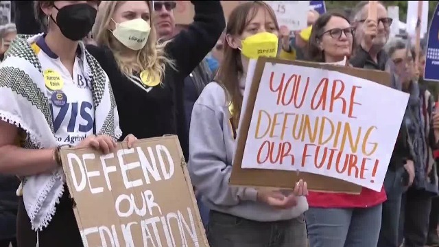 美国将恢复国际学生合法身份，有学生指造成的伤害已无法弥补