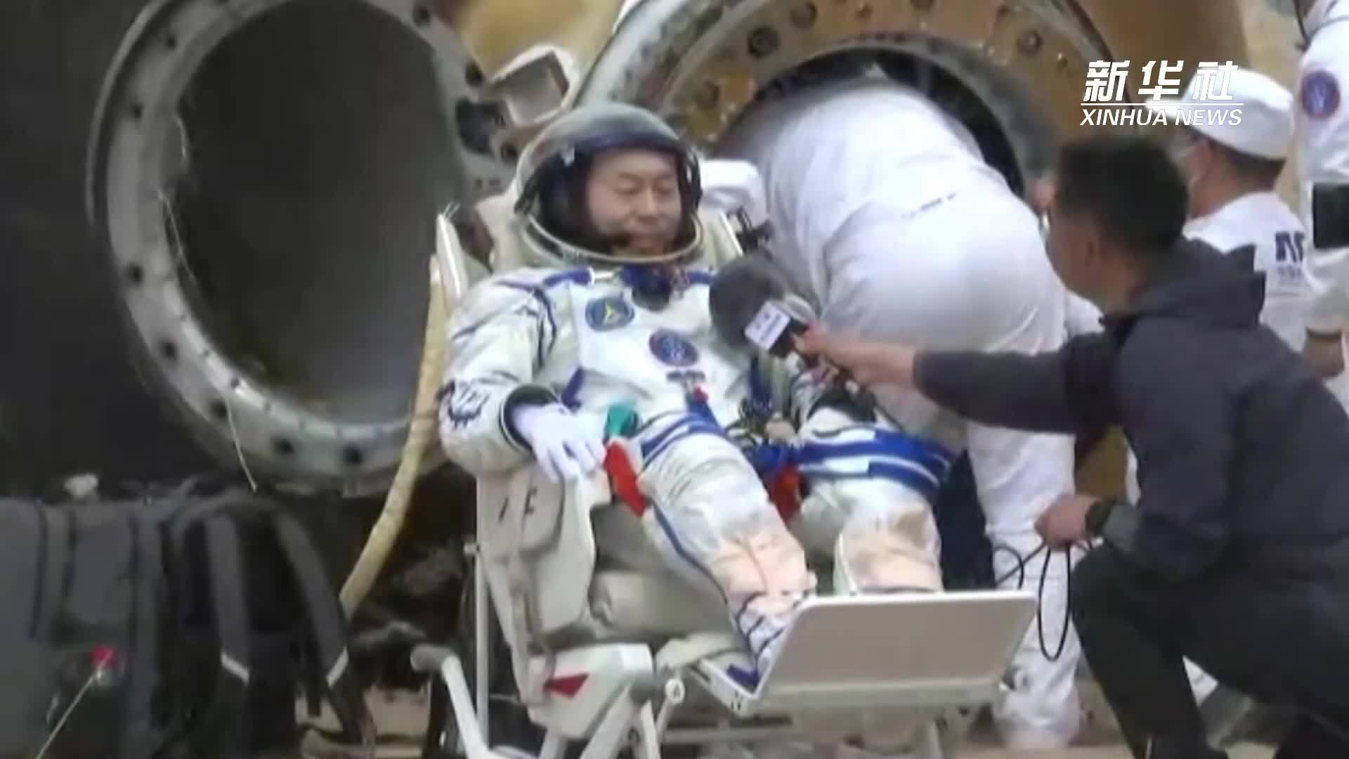 蔡旭哲：那抹鲜艳的红色是太空中最亮的色彩