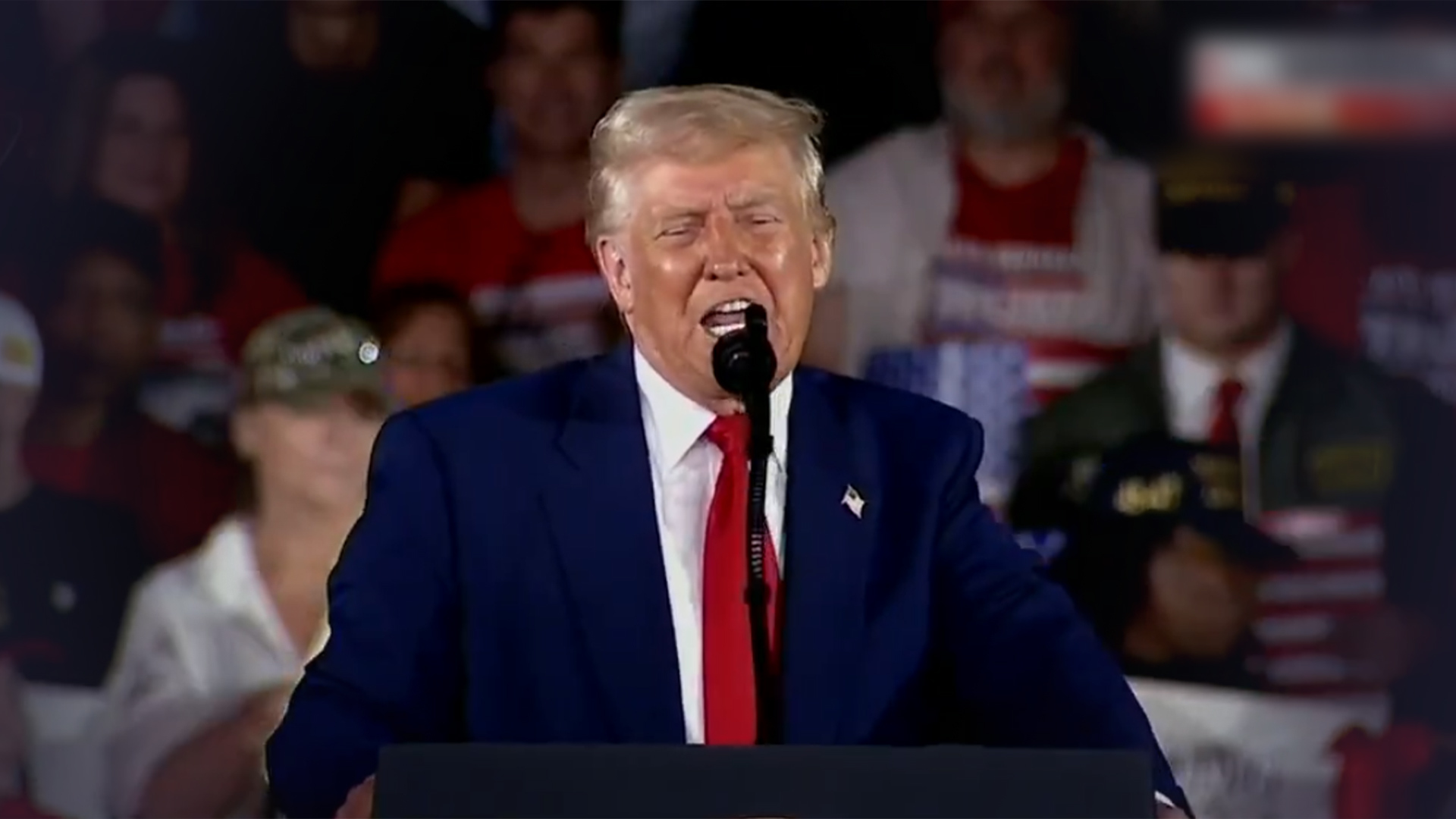 迷惑发言！特朗普吹嘘自己“开放”了美国人的厕所、花洒和洗衣机：“哦~我浓密的头发需要好多水”